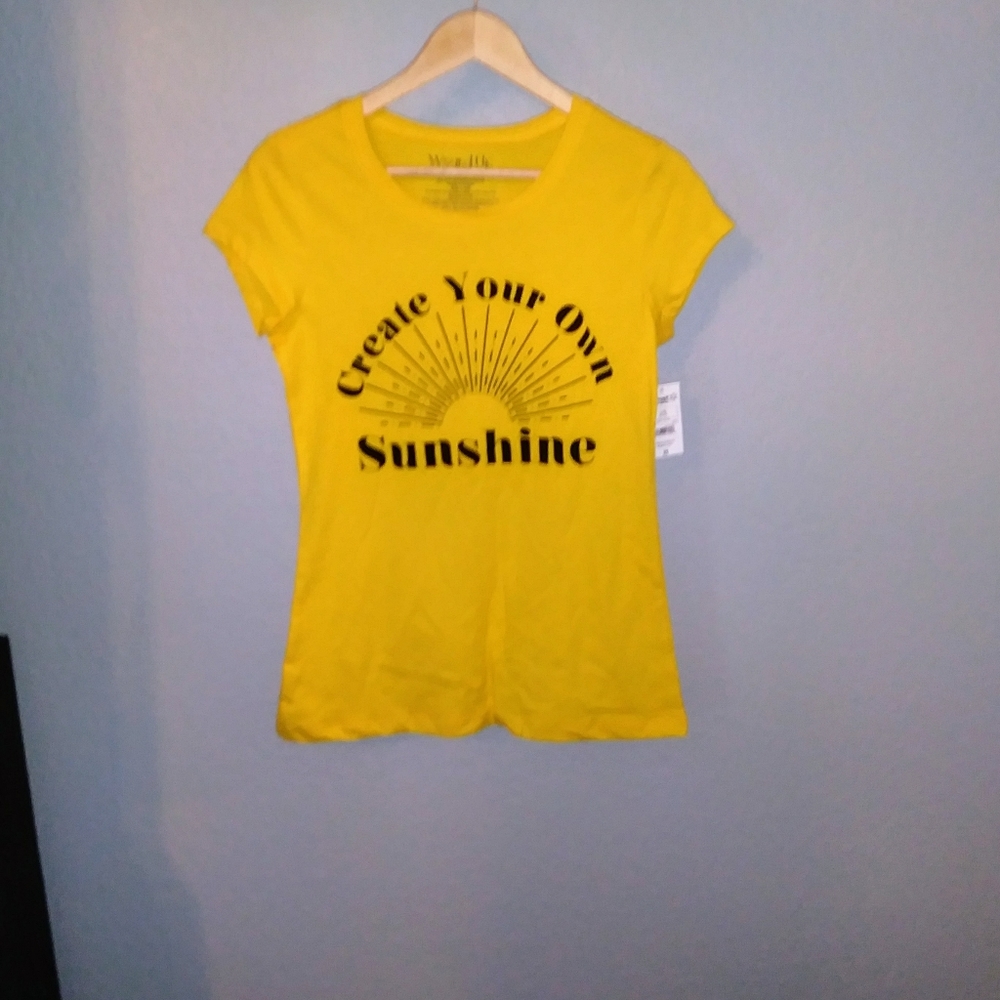 NWT-Womans graphic Tshirt-L